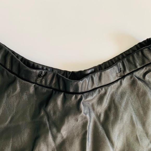Cefian USA Black Pleather Skirt Women’s Sz Medium - Picture 4 of 4